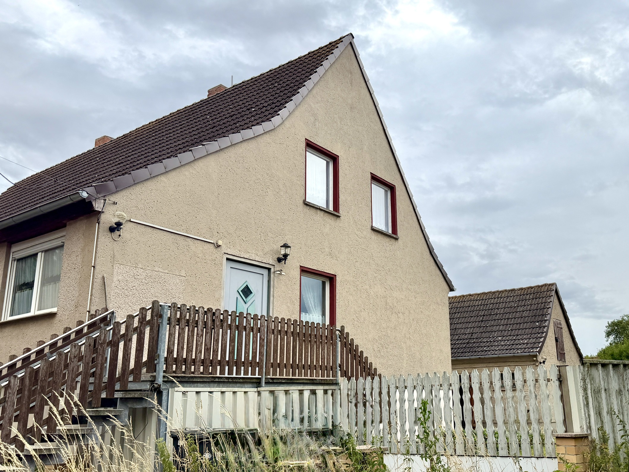Wohnhaus Schuppen Seitenansicht