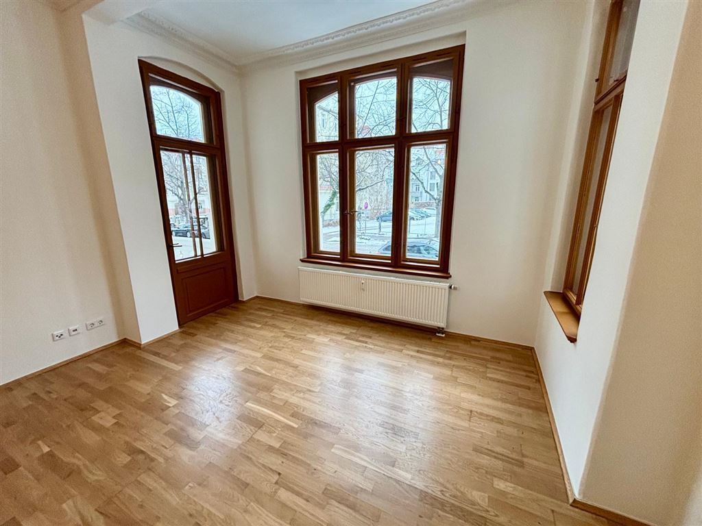 Referenzbild Zimmer 2 (Zugang Balkon straßenseits)