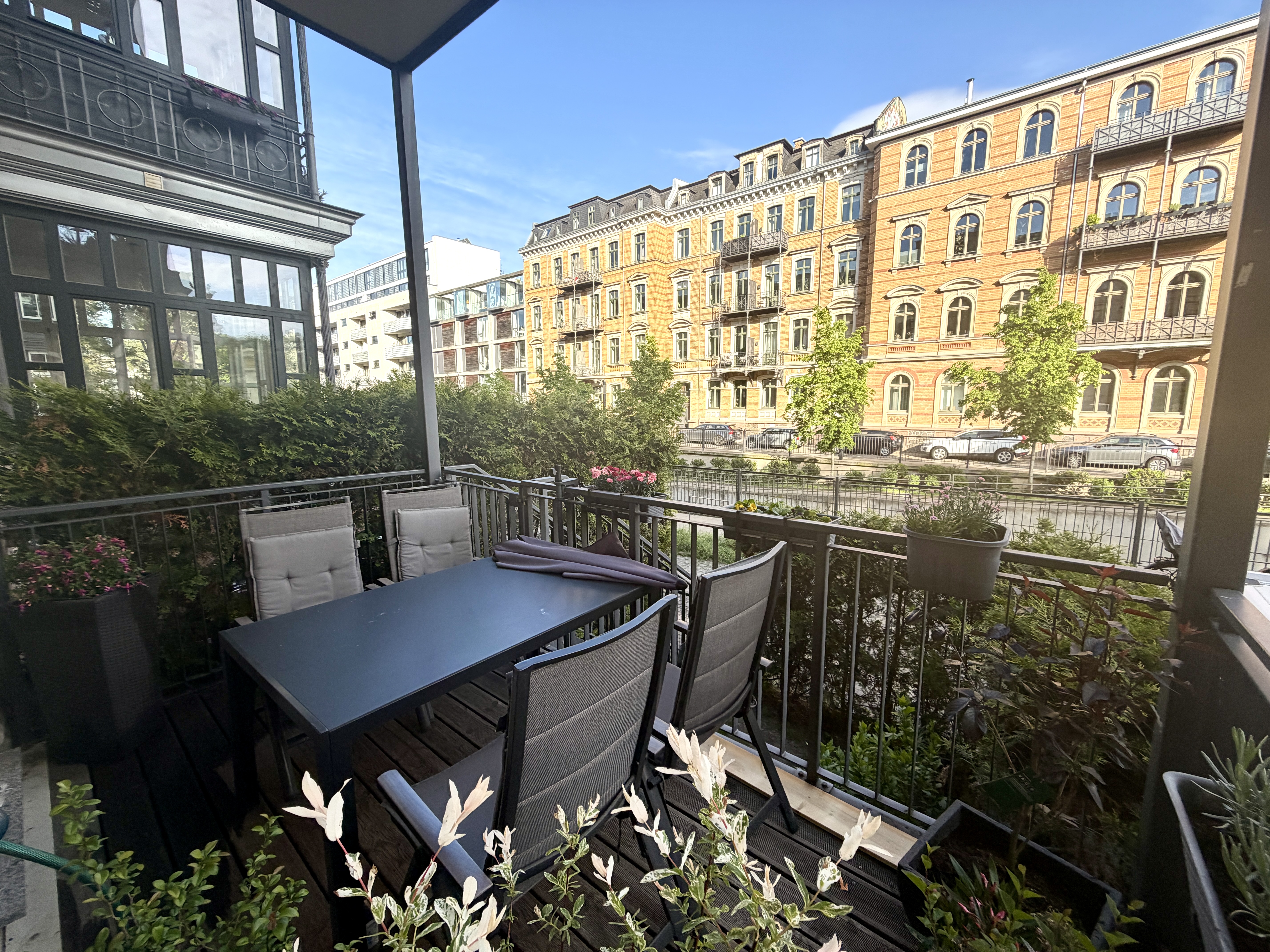 Wohnzimmer mit Terrasse