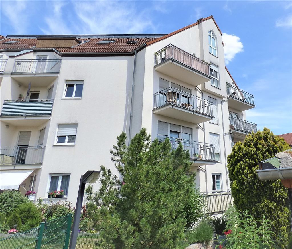 TOP Apartment mit Weitblick - EBK, Balkon, inkl. TG-Stellplatz, vermietet