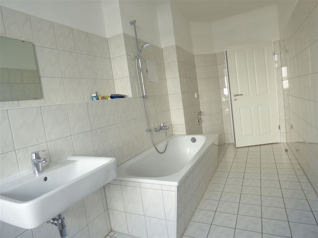 Familien aufgepasst!!! - 3-Raum Whg. in Gohlis, Bad mit Fenster, Wanne, helle Wohnküche! - Foto 2