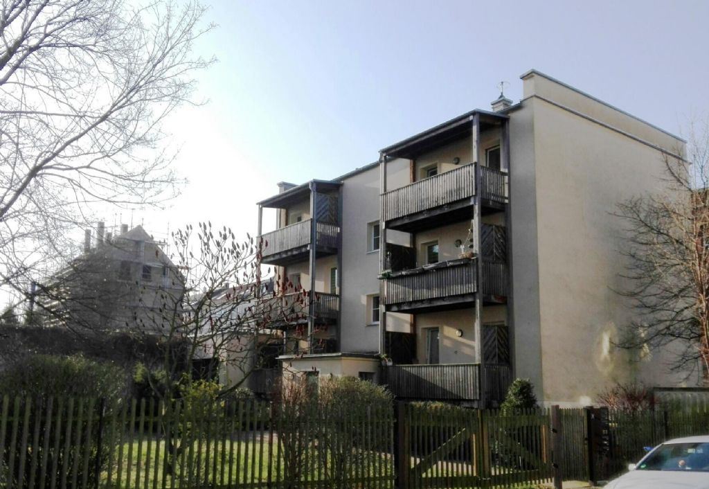 MIT BALKON & SCHÖNEM MIETERGARTEN -Tolle 2-Raum Whg. ruhig und grün, Bad mit Fenster, Balkon - Photo 1
