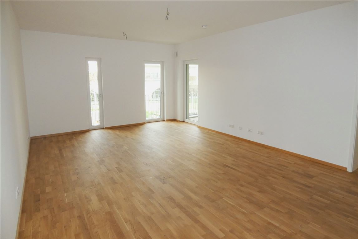 Toll geschnittene 2-Zi. Whg mit Balkon, Parkett, FBH und AR - Photo 1