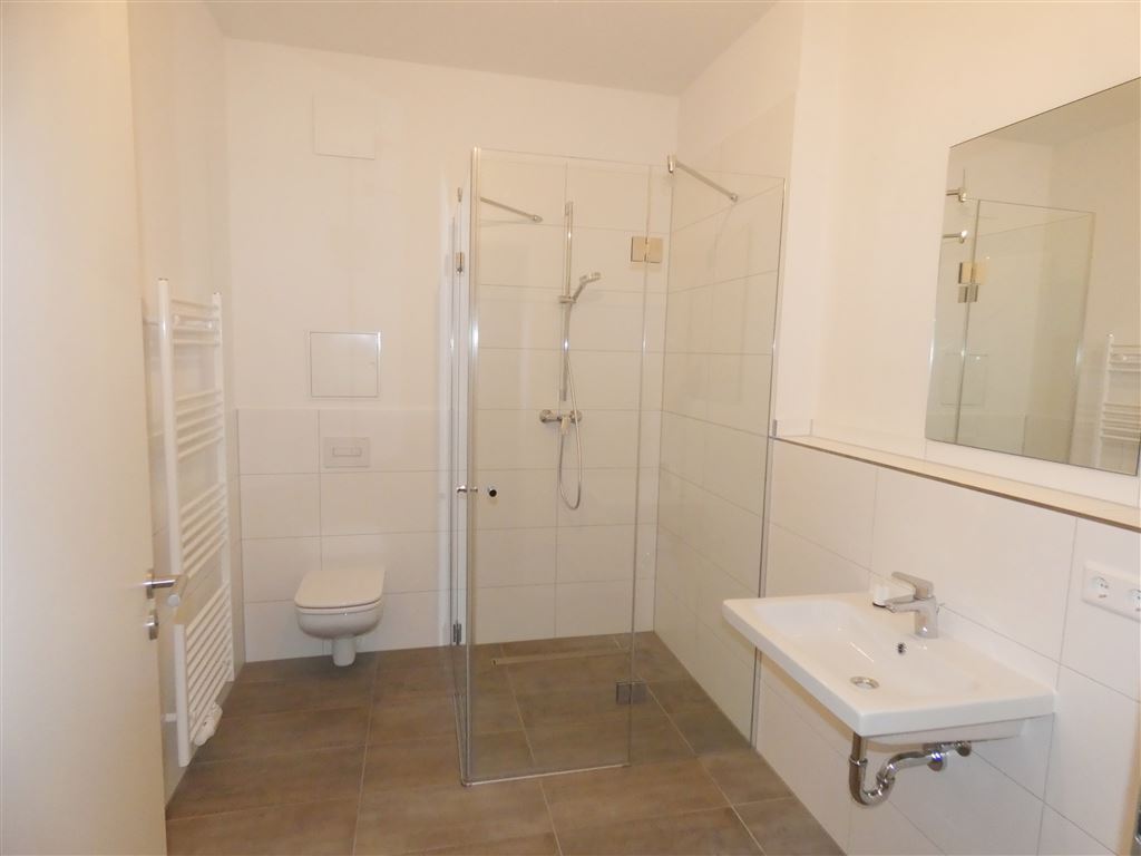Toll geschnittene 2-Zi. Whg mit Balkon, Parkett, FBH und AR - Photo 3