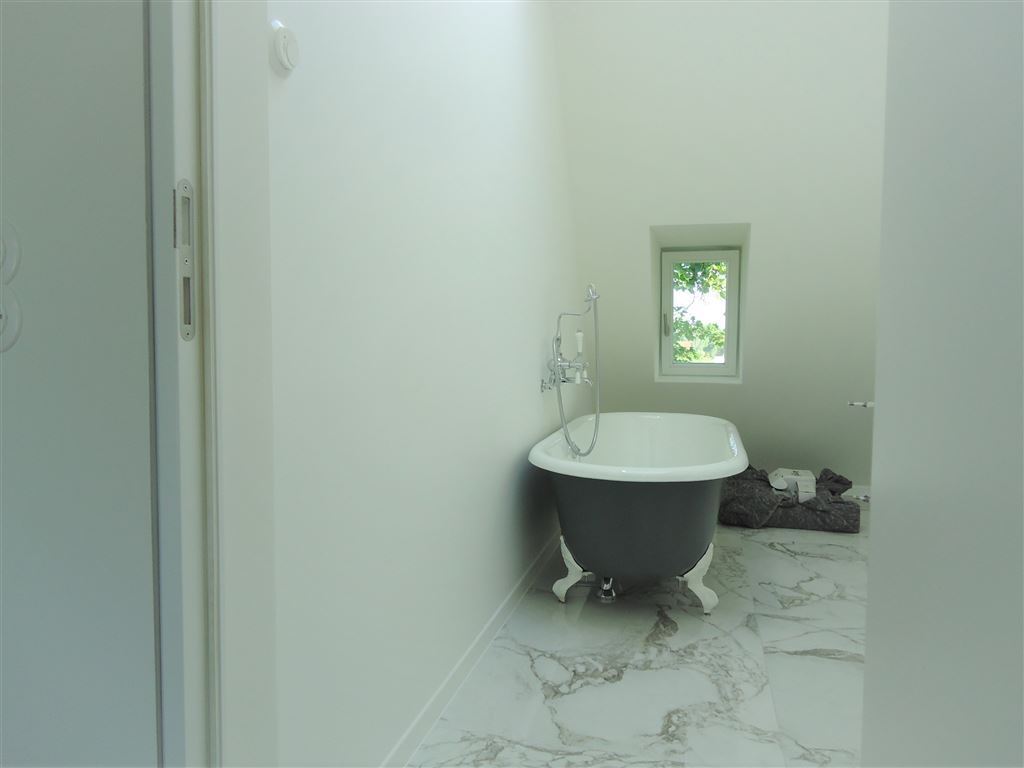 Großzügige 2-Zi.- Whg. | Dachterrasse | EBK | Gäste WC | Fubo-Heizung | Klimaanlage - Photo 5