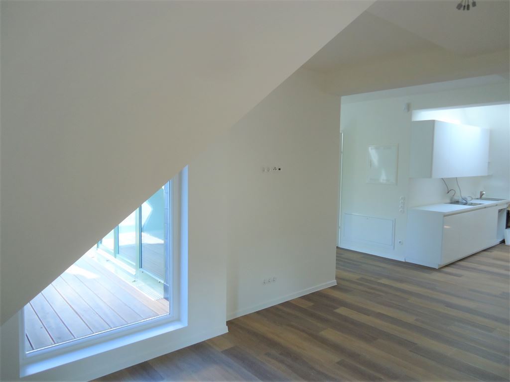 Großzügige 2-Zi.- Whg. | Dachterrasse | EBK | Gäste WC | Fubo-Heizung | Klimaanlage - Photo 1