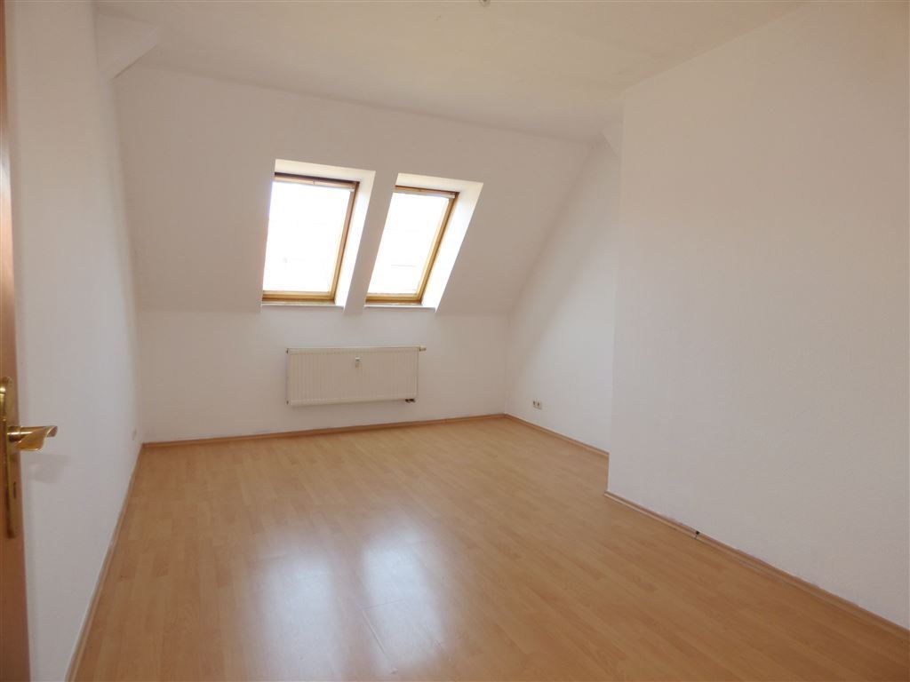 FAMILIEN WILLKOMMEN! | Helle 4-Zi.- DG Whg.| Bad mit Fenster | schöner Mietergarten - Photo 3