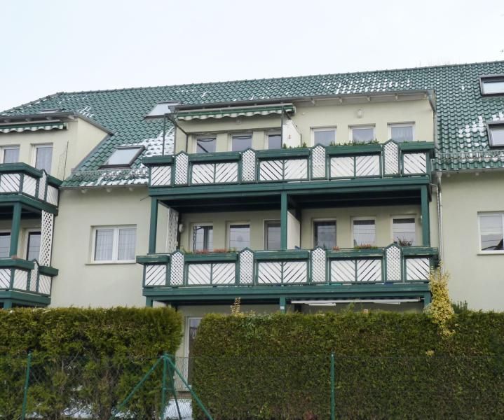 Schöne 2 1/2 Zi.- EG-Whg. mit Terrasse und Garten, ruhige Lage!